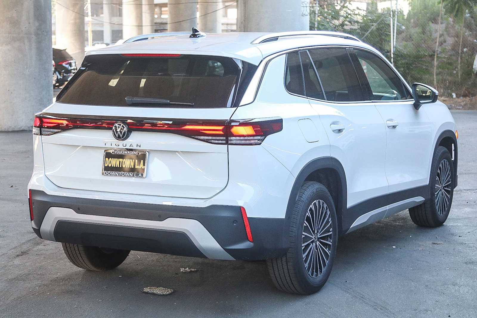 Thumbnail: 2025 Volkswagen Tiguan - 6