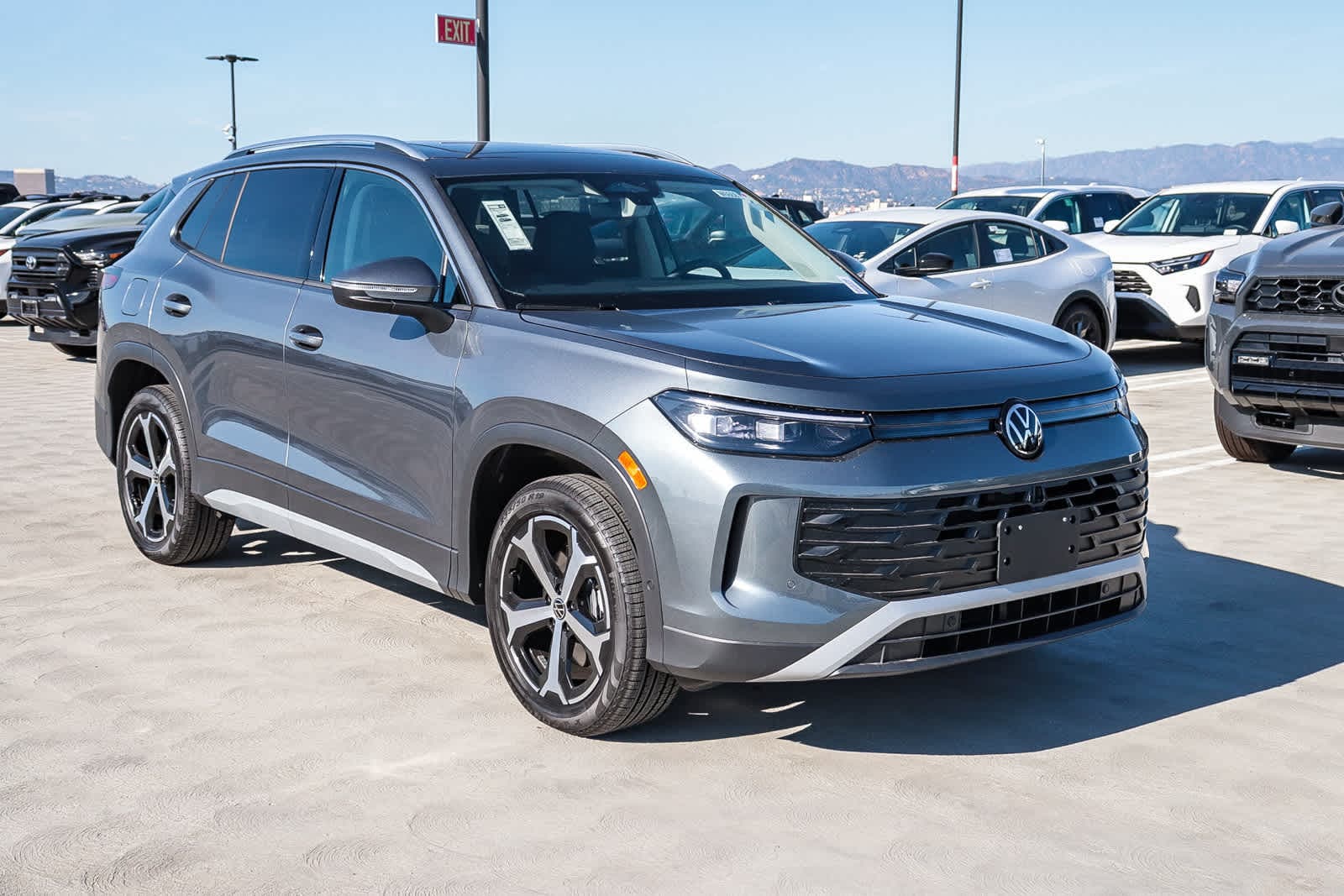 Thumbnail: 2025 Volkswagen Tiguan - 3