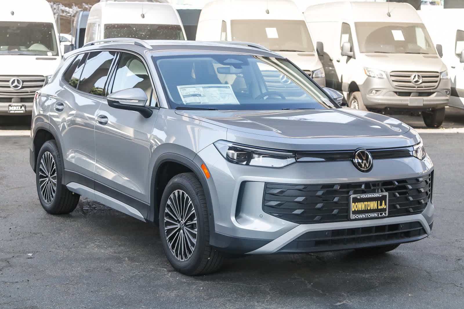 Thumbnail: 2025 Volkswagen Tiguan - 3