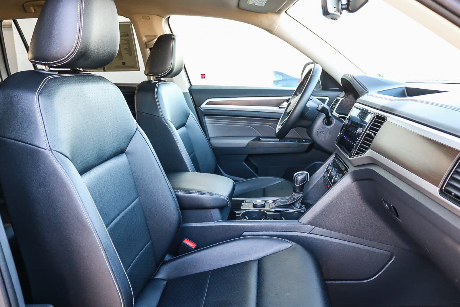 Thumbnail: 2022 Volkswagen Atlas - 16