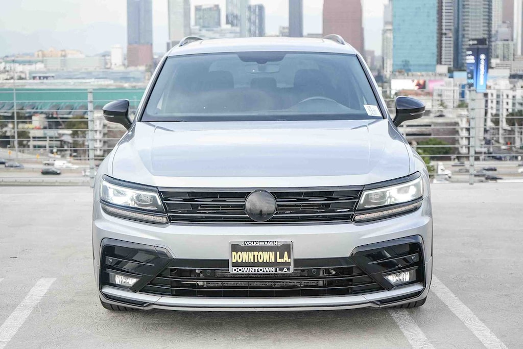 SUV Volkswagen Tiguan SE R-Line negro de 2020 usado