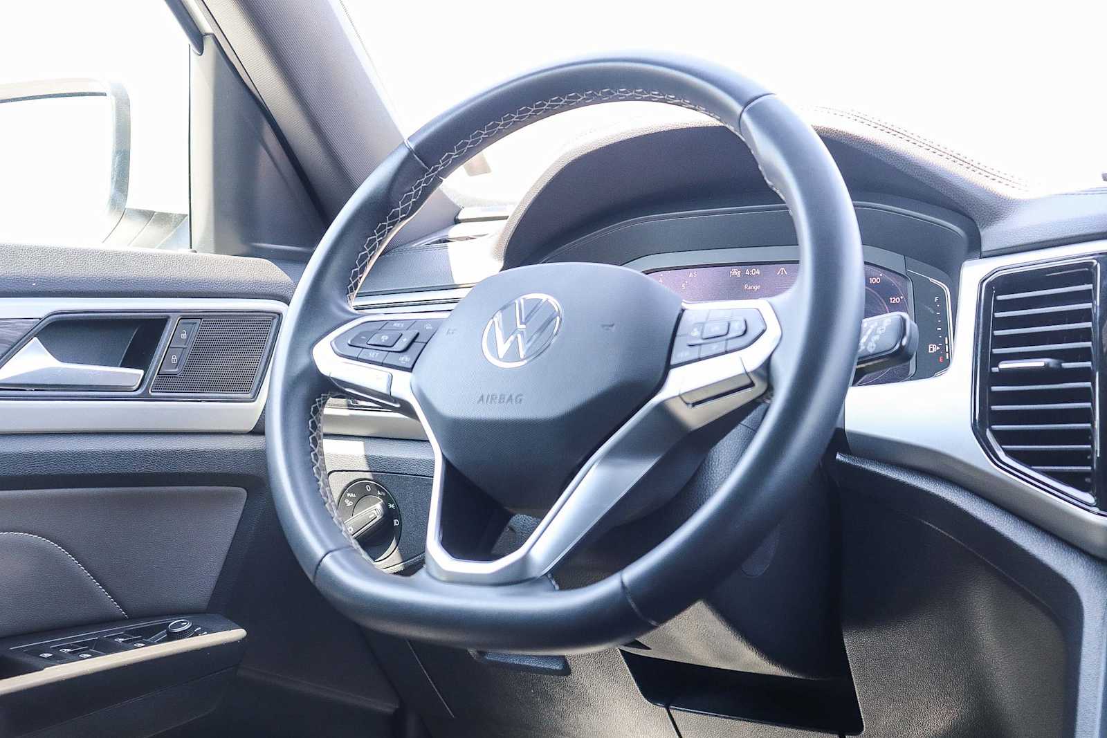 Thumbnail: 2022 Volkswagen Atlas - 14