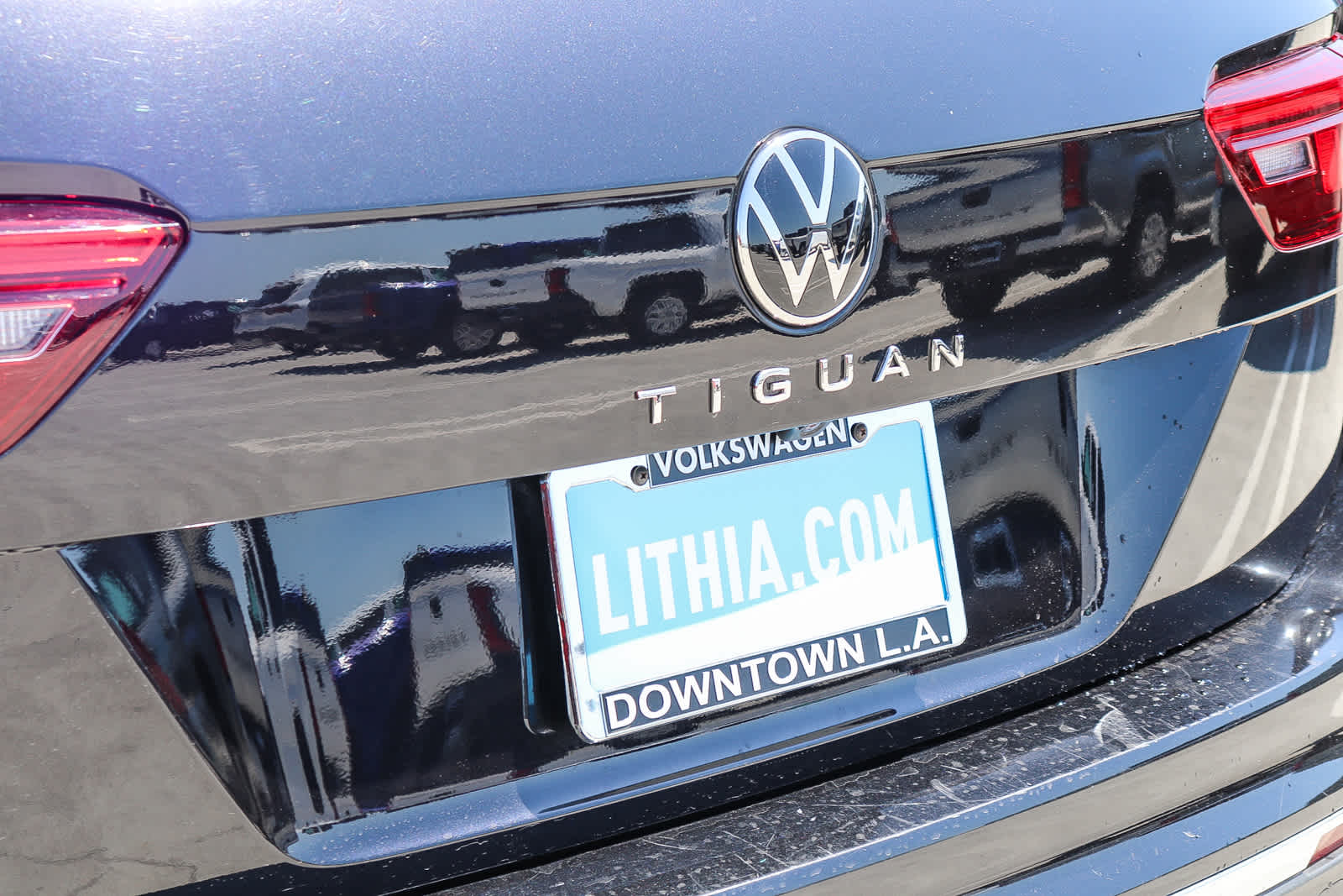 Thumbnail: 2022 Volkswagen Tiguan - 8