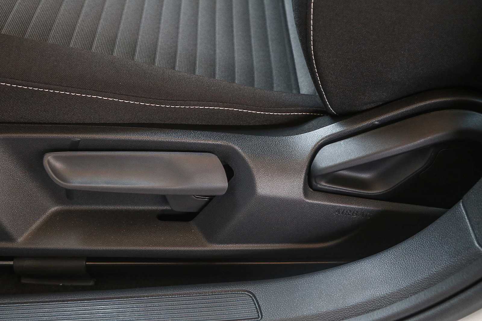 Thumbnail: 2025 Volkswagen Jetta - 22