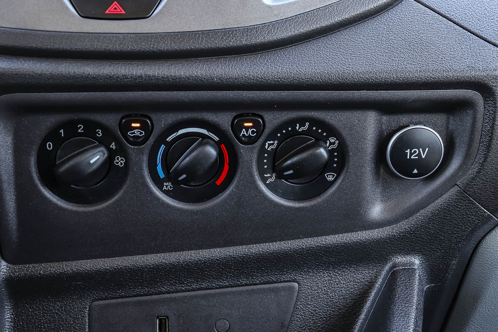 Thumbnail: 2018 Ford Transit Series - 14