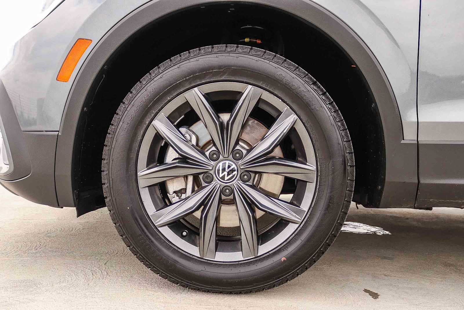 Thumbnail: 2022 Volkswagen Tiguan - 11