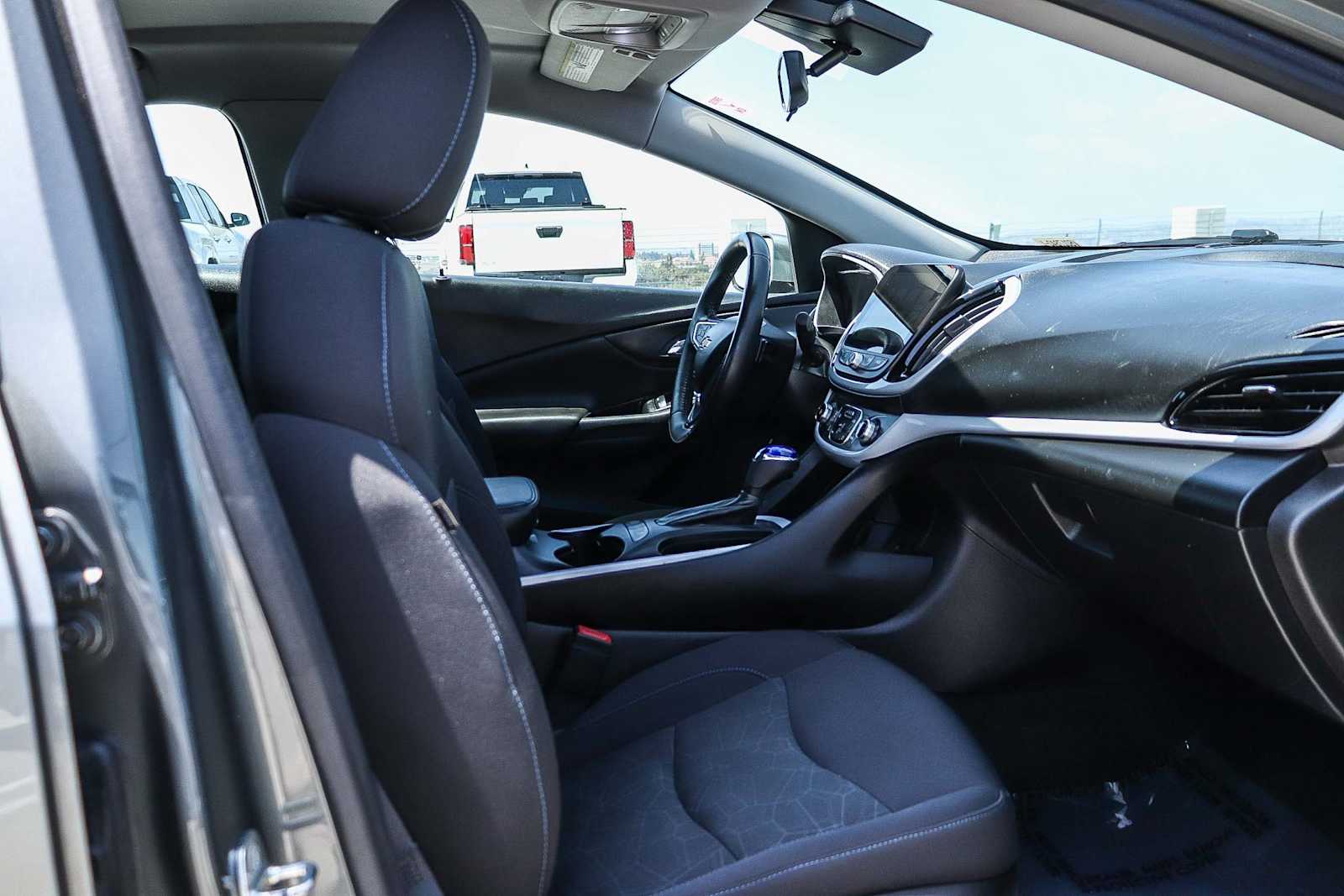 Thumbnail: 2017 Chevrolet Volt - 16