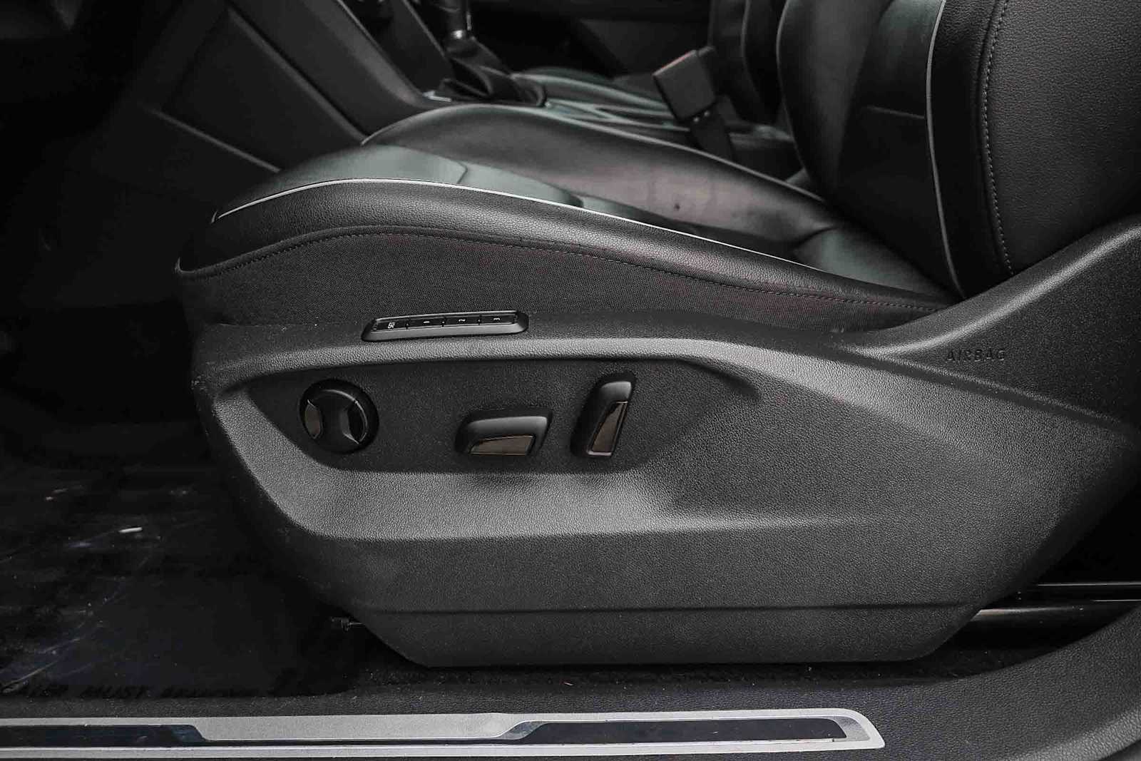 Thumbnail: 2018 Volkswagen Tiguan - 22