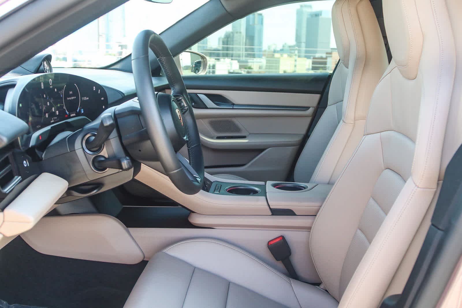 Thumbnail: 2025 Porsche Taycan - 23