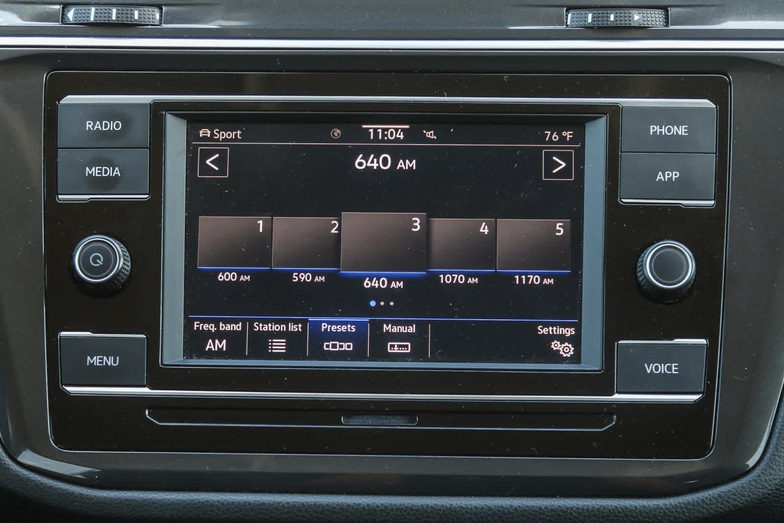 Thumbnail: 2024 Volkswagen Tiguan - 18