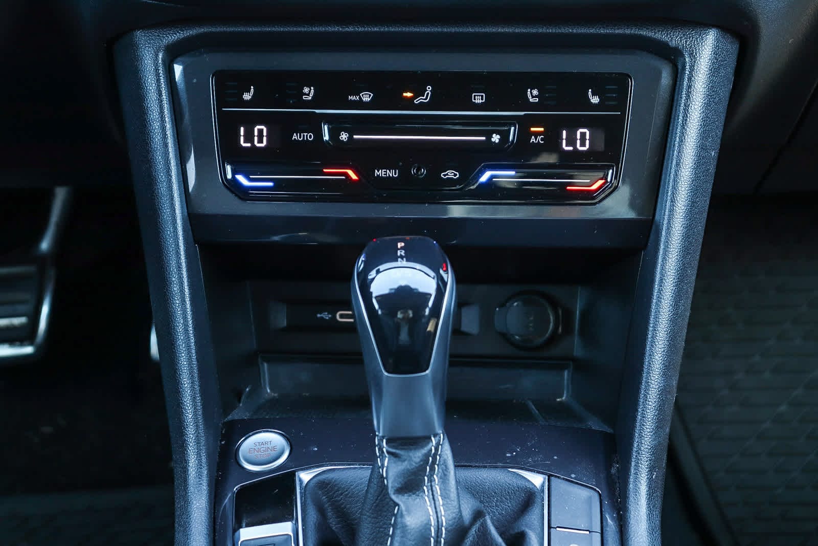 Thumbnail: 2022 Volkswagen Tiguan - 14