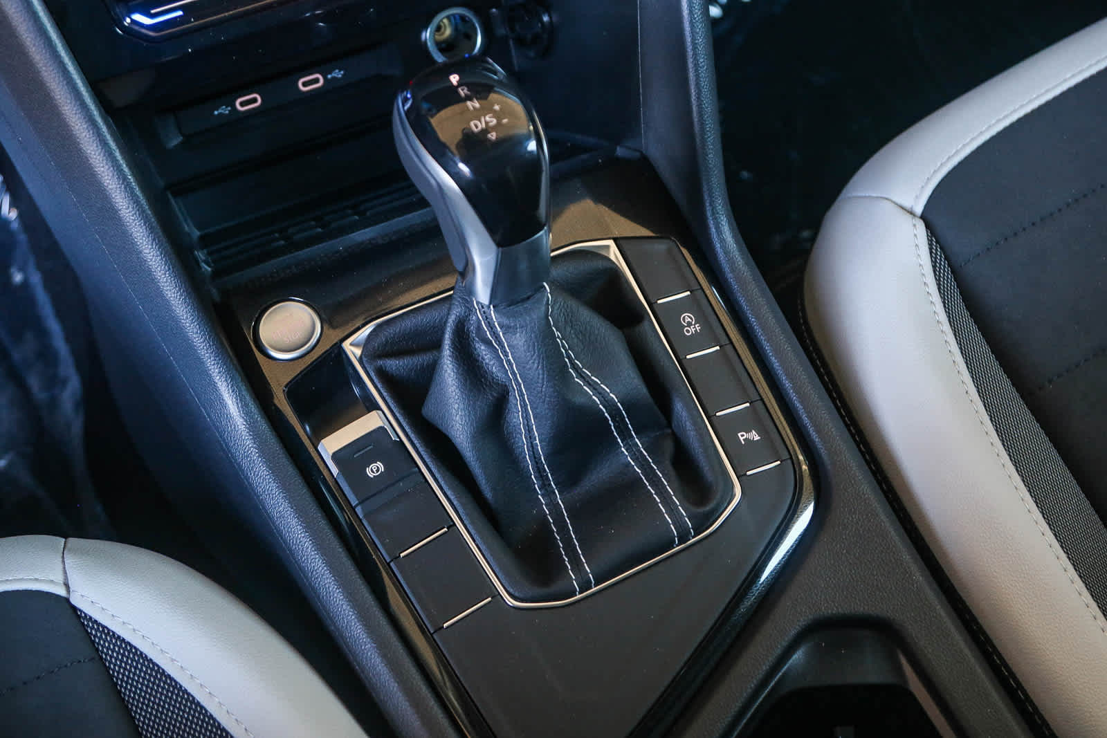 Thumbnail: 2025 Volkswagen Taos - 20