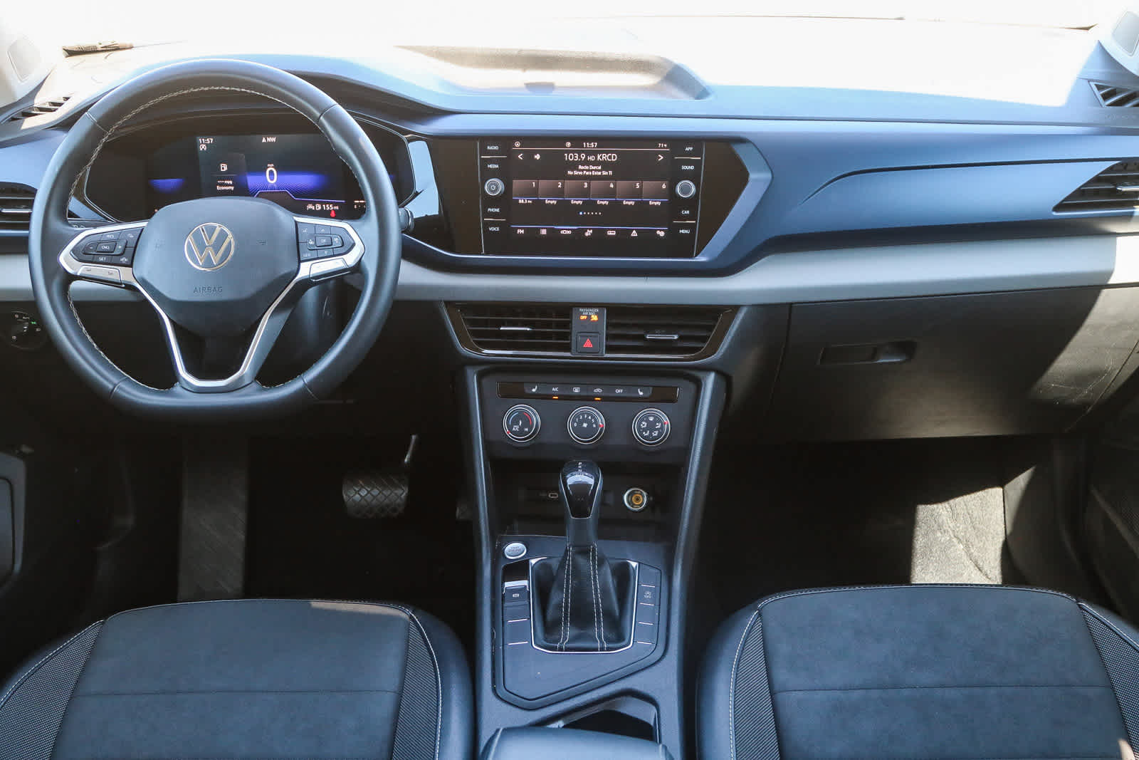 Thumbnail: 2022 Volkswagen Taos - 16
