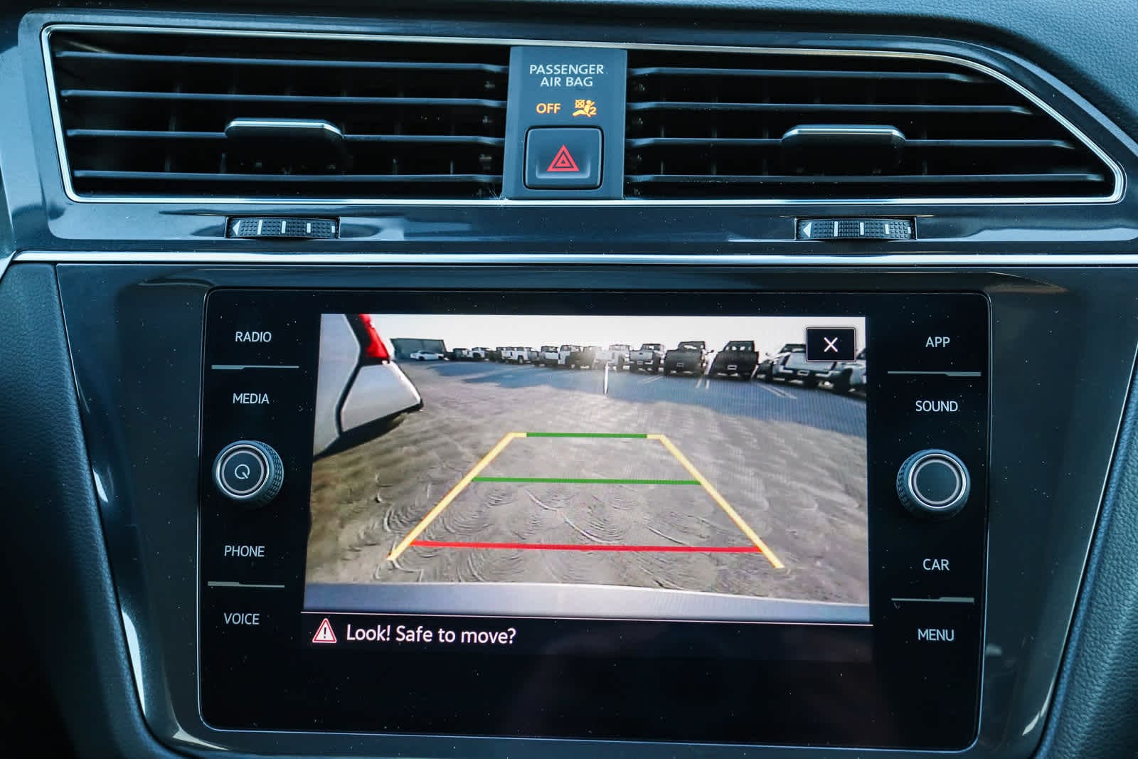 Thumbnail: 2022 Volkswagen Tiguan - 25