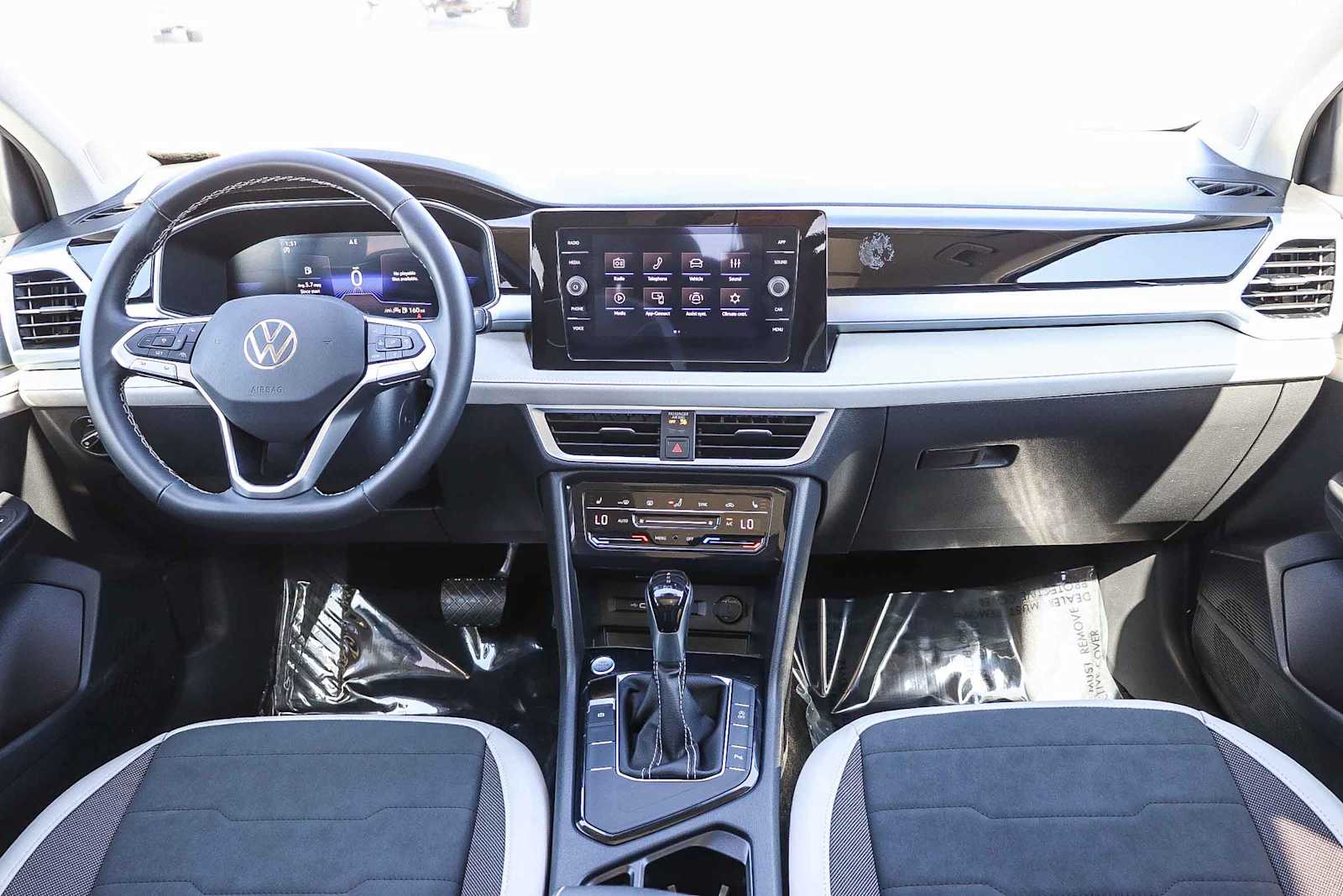 Thumbnail: 2025 Volkswagen Taos - 12