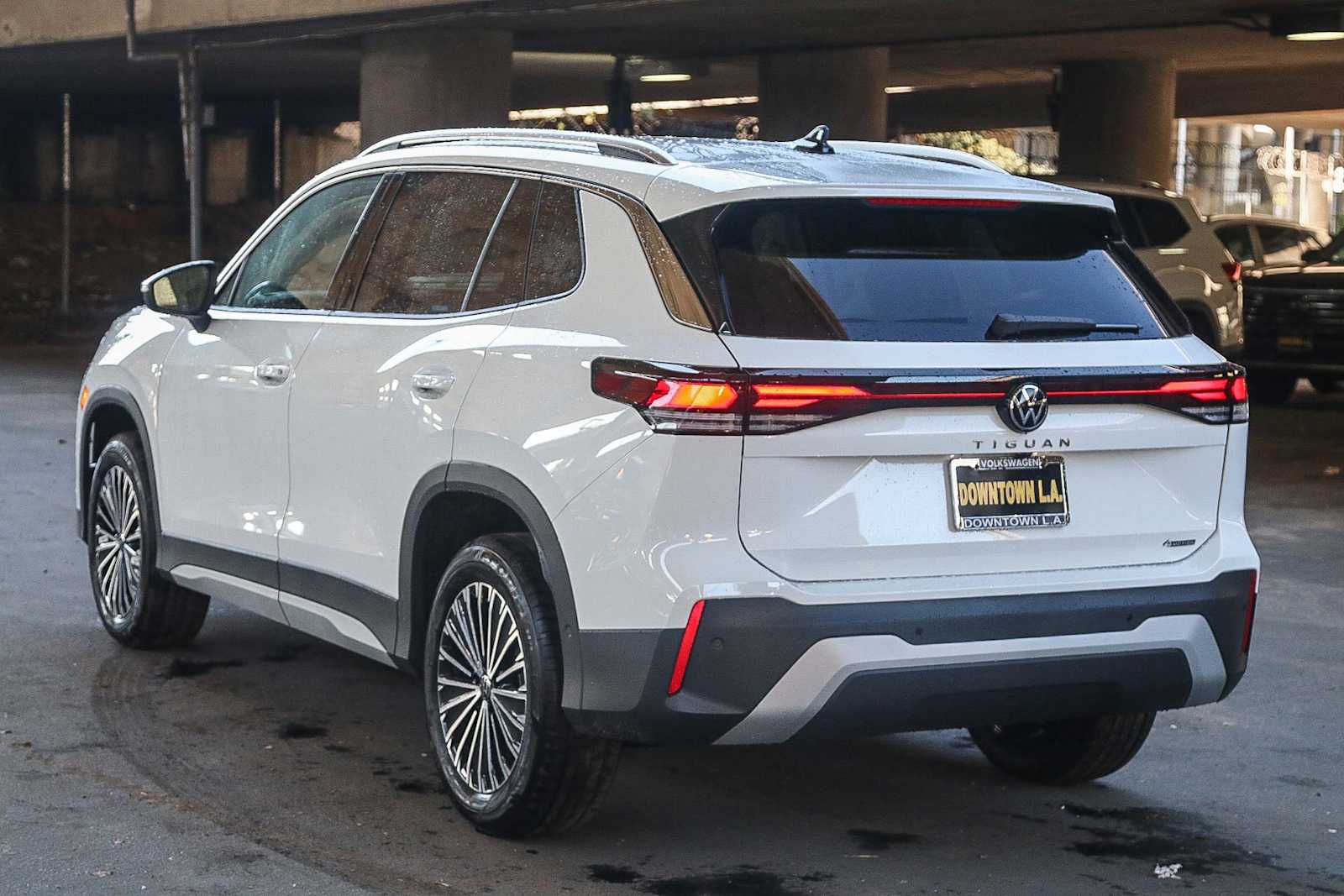 Thumbnail: 2025 Volkswagen Tiguan - 8