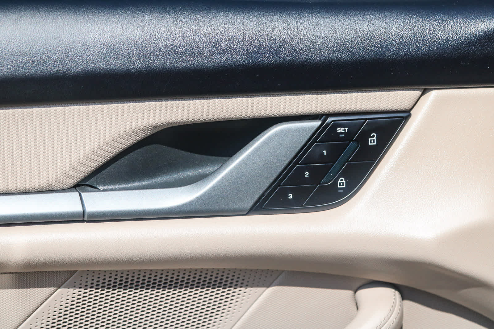 Thumbnail: 2025 Porsche Taycan - 28