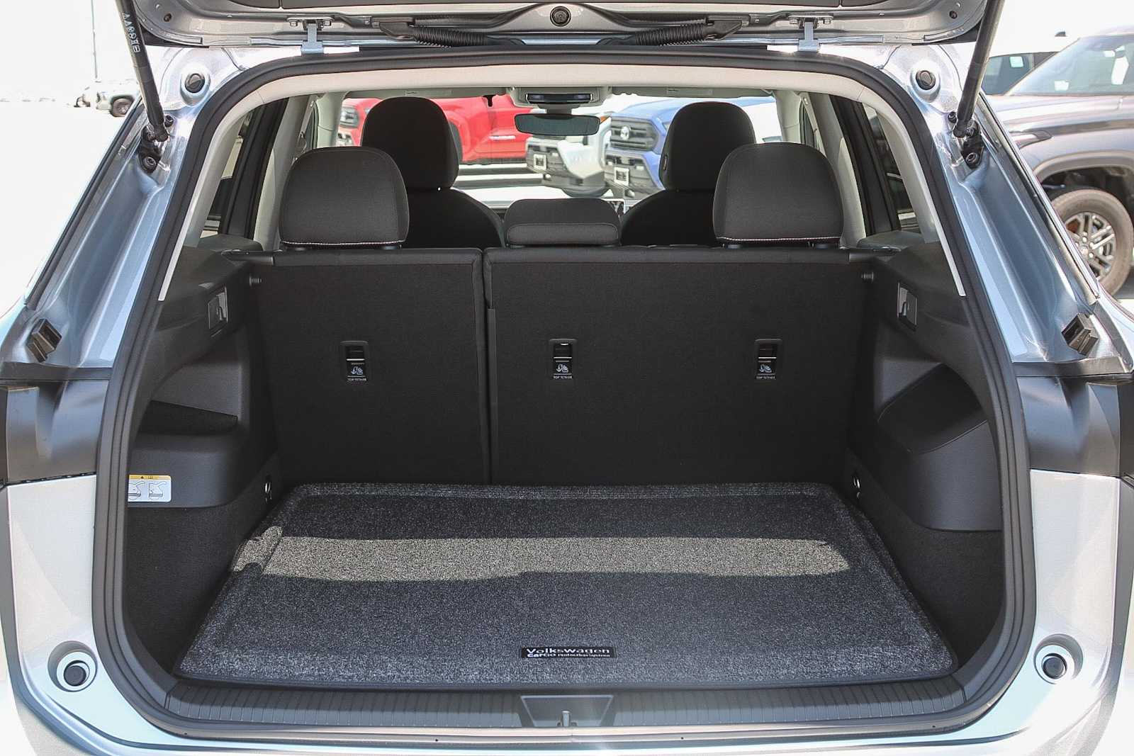 Thumbnail: 2025 Volkswagen Tiguan - 25