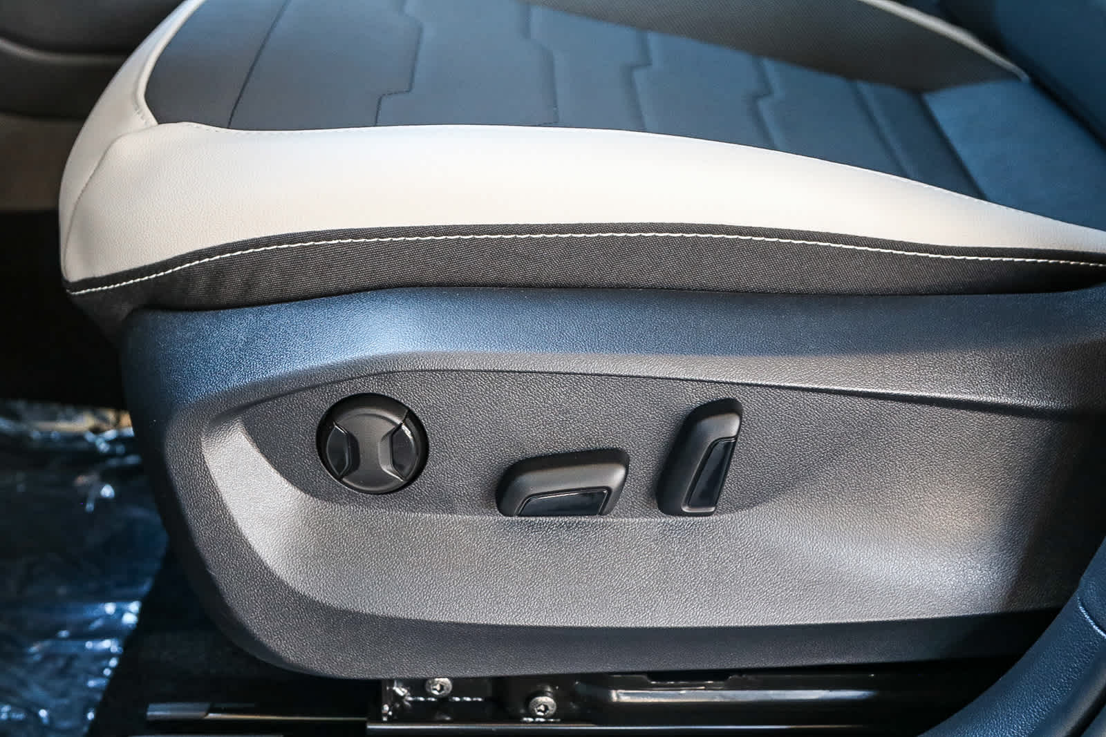 Thumbnail: 2025 Volkswagen Taos - 20