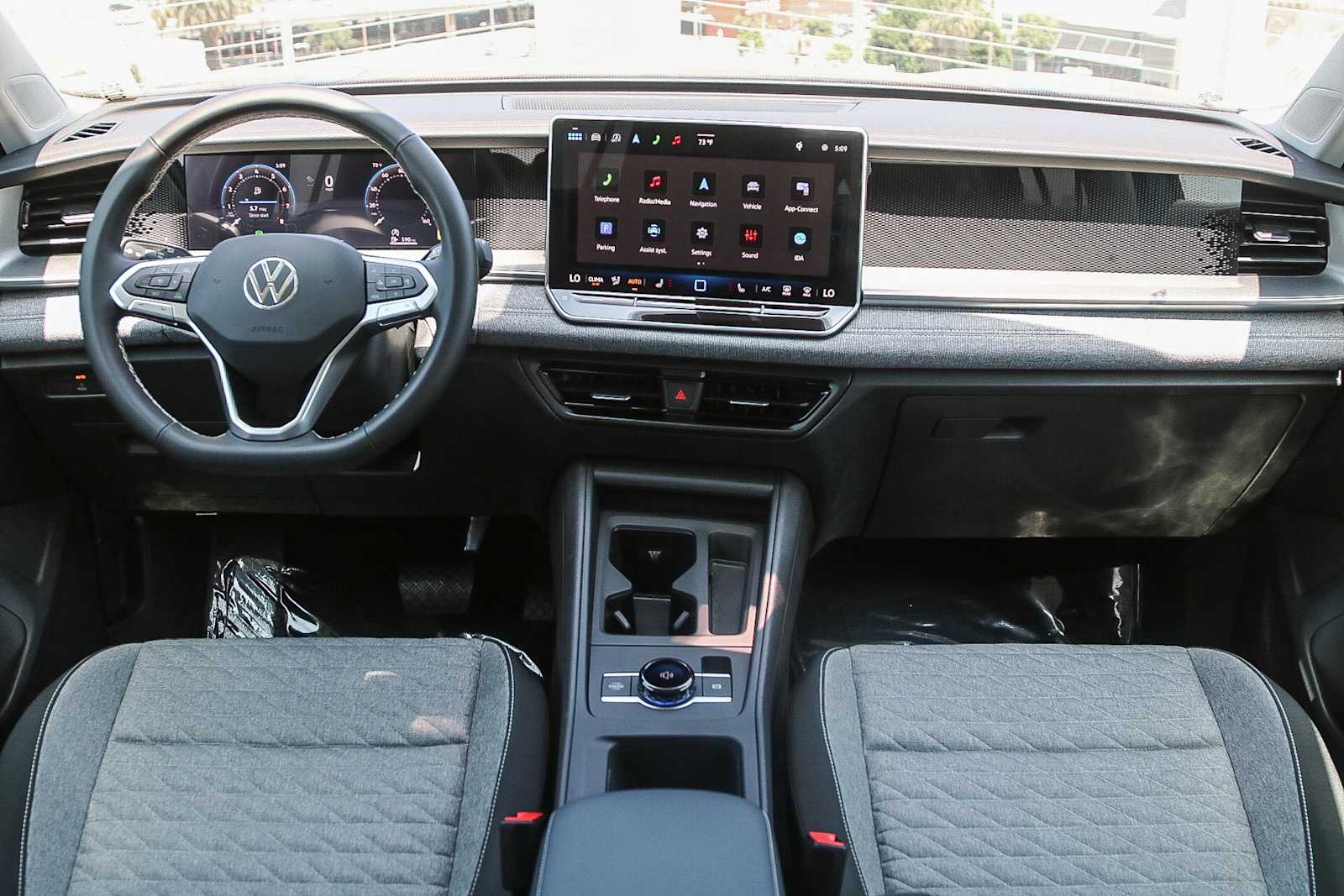 Thumbnail: 2025 Volkswagen Tiguan - 13