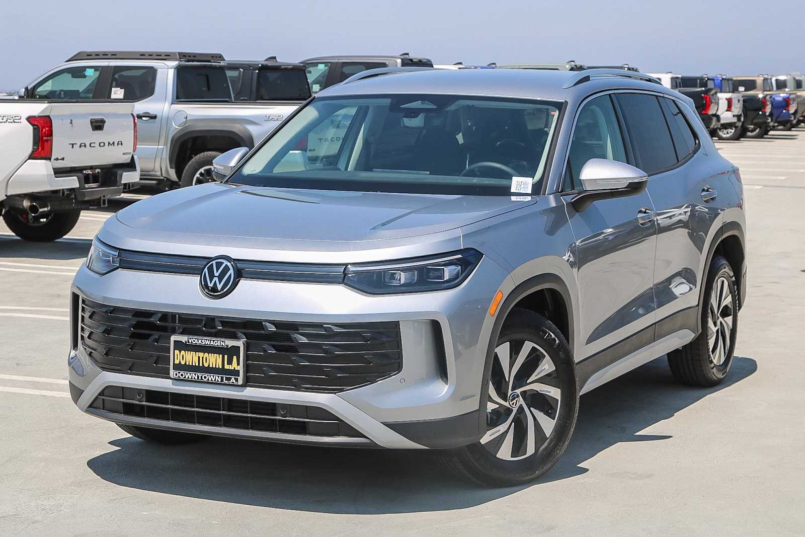 Thumbnail: 2025 Volkswagen Tiguan - 1