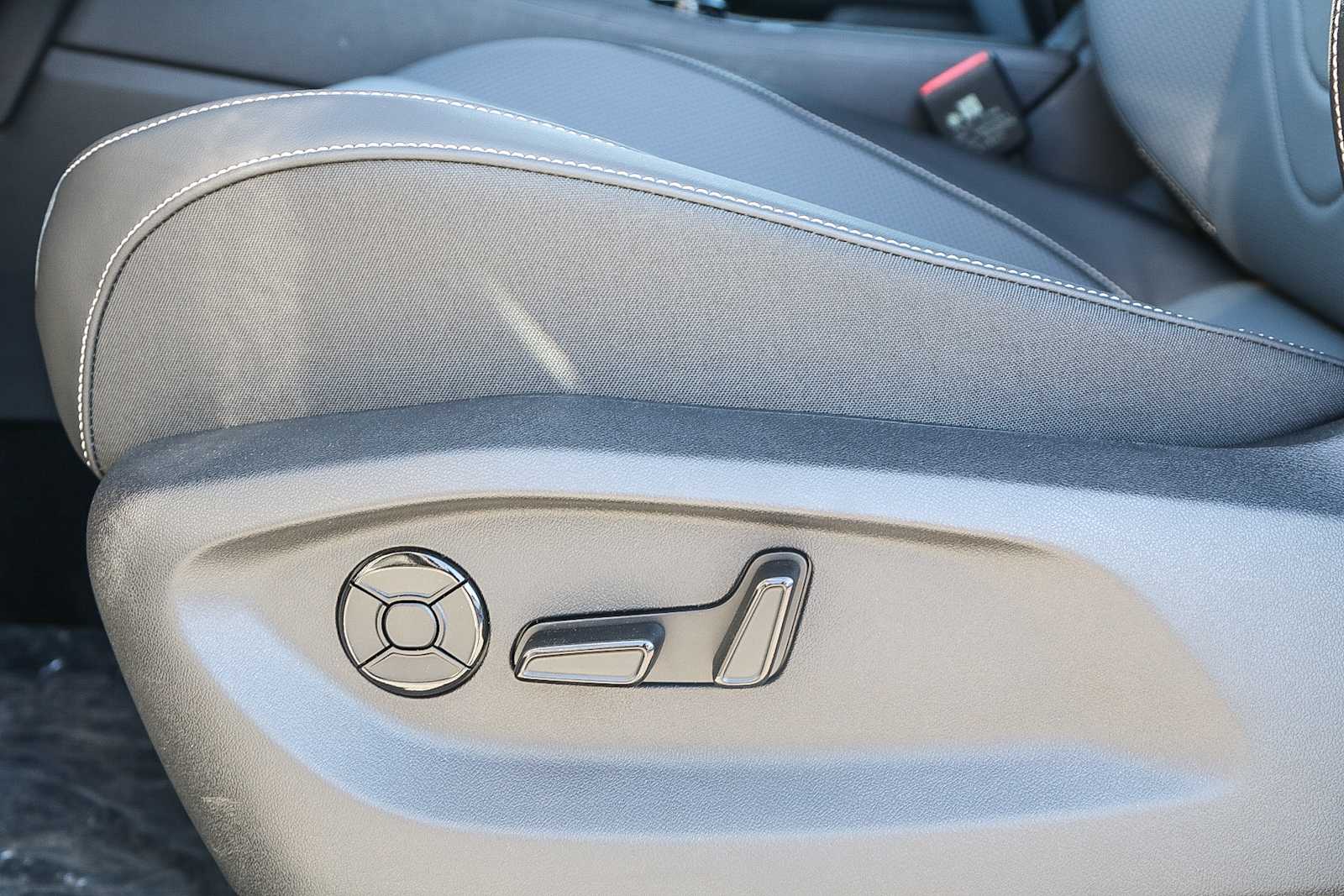 Thumbnail: 2025 Volkswagen Tiguan - 24