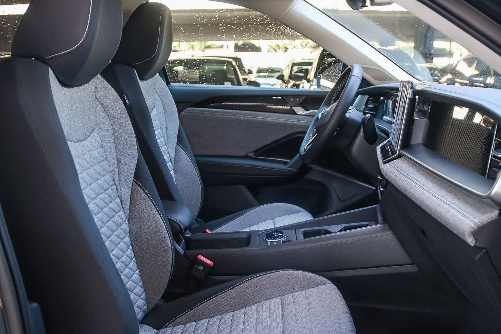 Thumbnail: 2025 Volkswagen Tiguan - 15