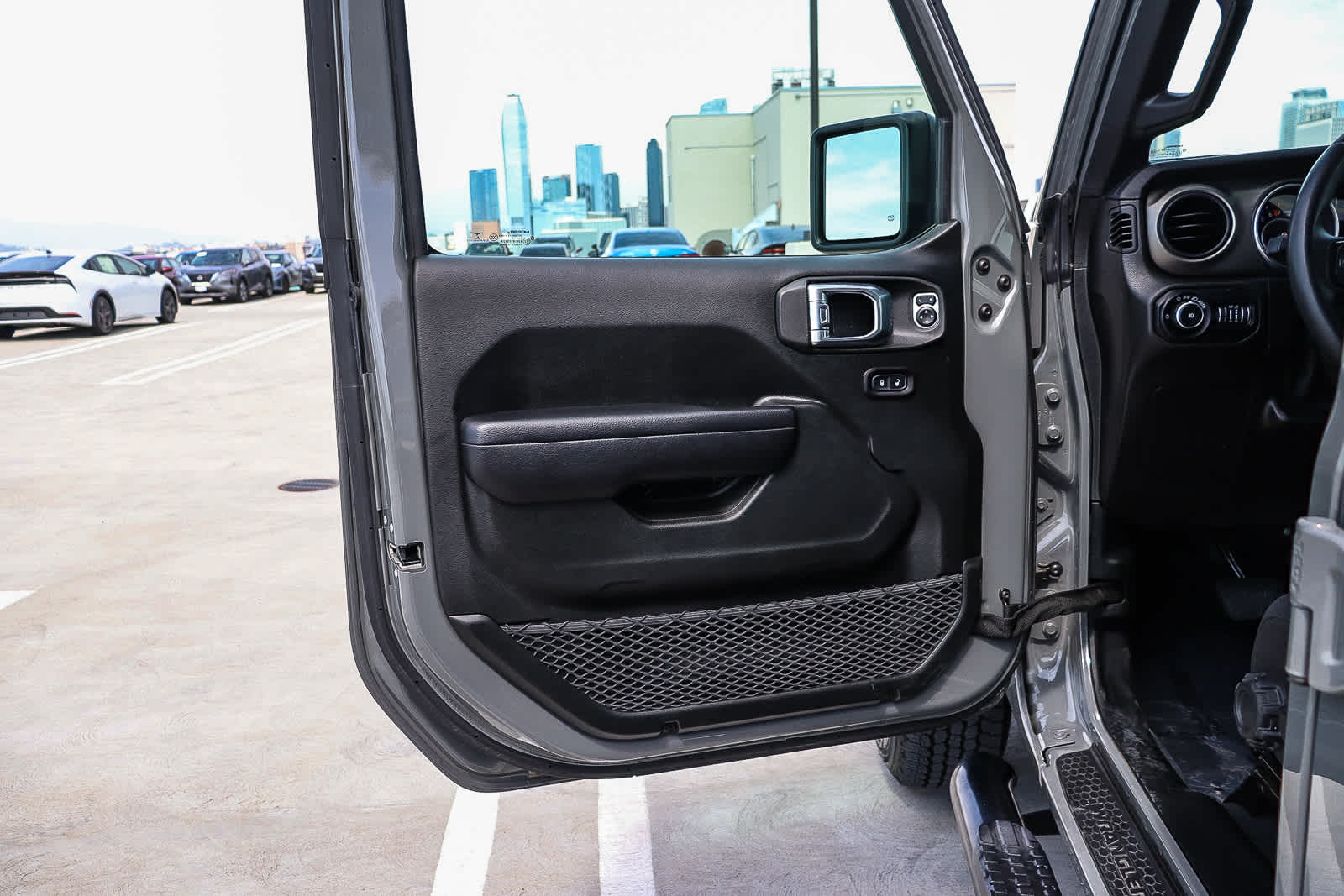 Thumbnail: 2018 Jeep Wrangler - 23