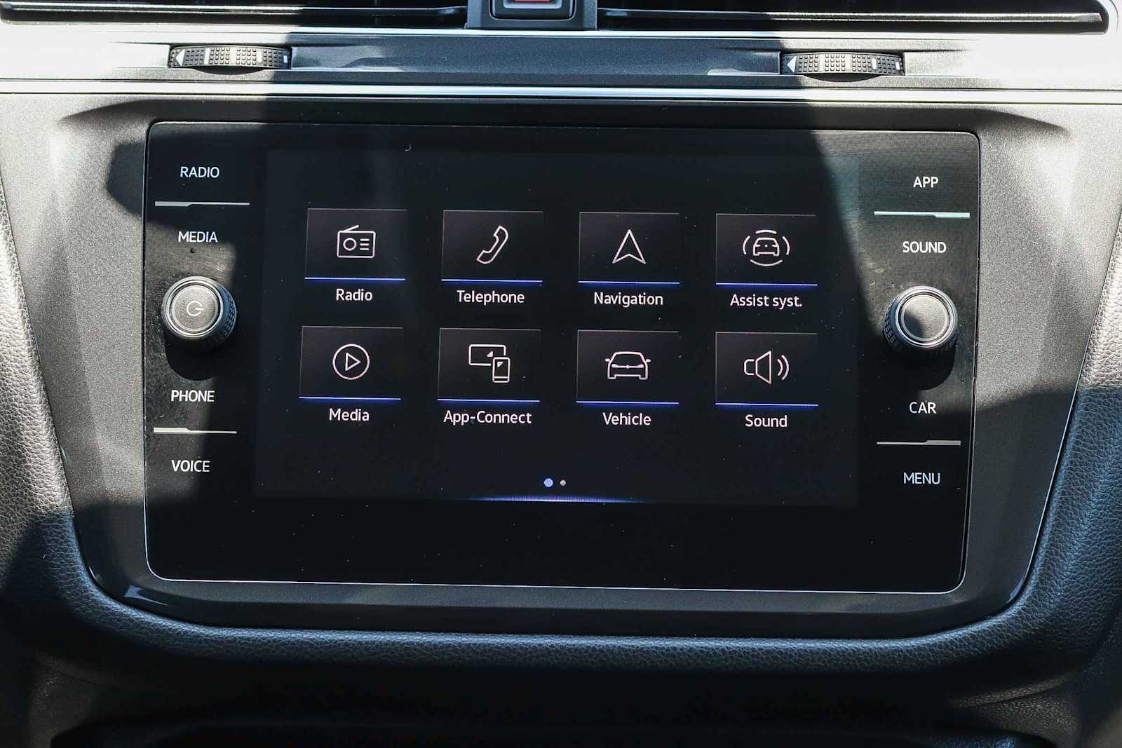 Thumbnail: 2023 Volkswagen Tiguan - 14