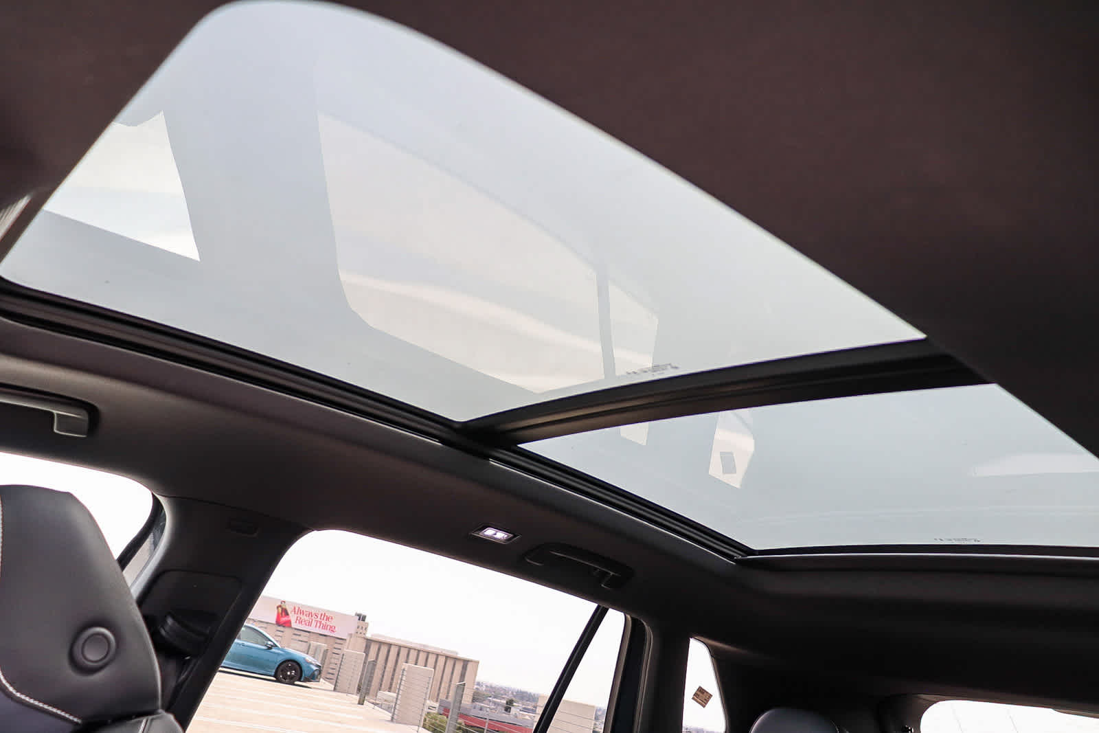 Thumbnail: 2025 Volkswagen Tiguan - 25