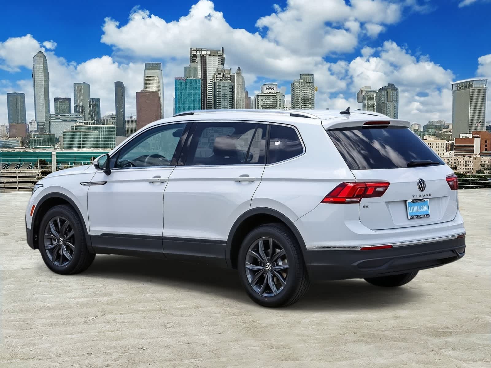 Thumbnail: 2022 Volkswagen Tiguan - 6
