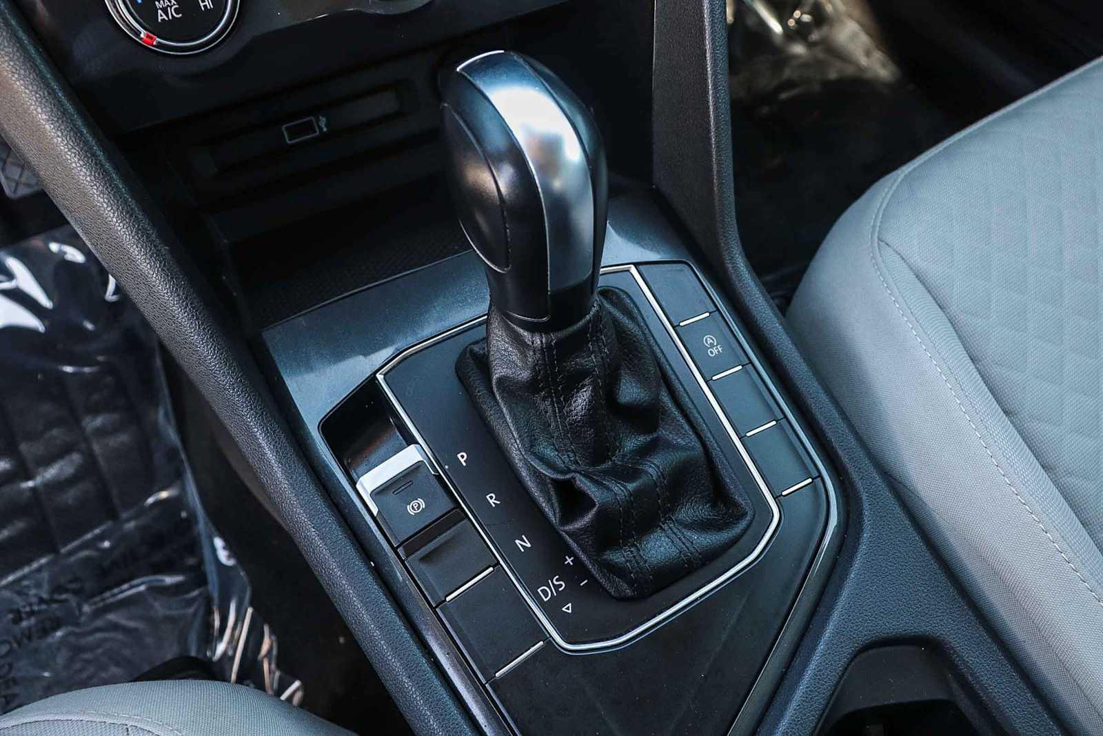 Thumbnail: 2018 Volkswagen Tiguan - 19