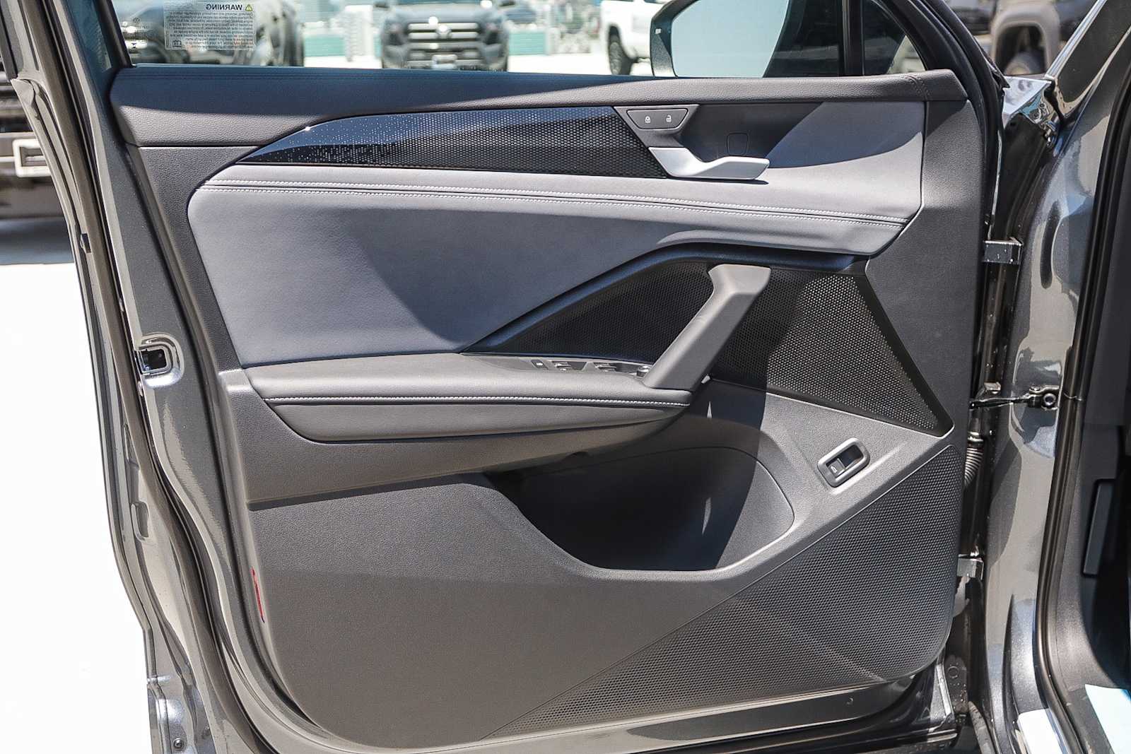 Thumbnail: 2025 Volkswagen Tiguan - 23