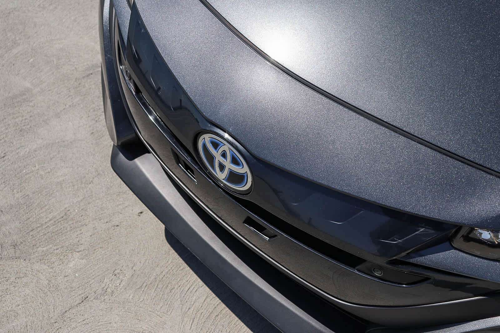 Thumbnail: 2022 Toyota Prius Prime - 8