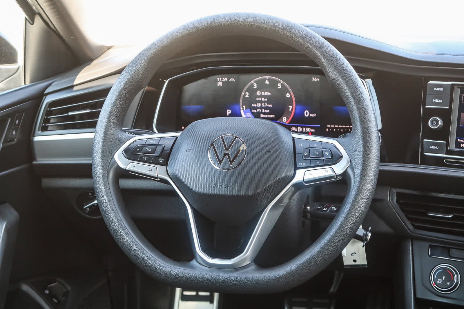 Thumbnail: 2023 Volkswagen Jetta - 16