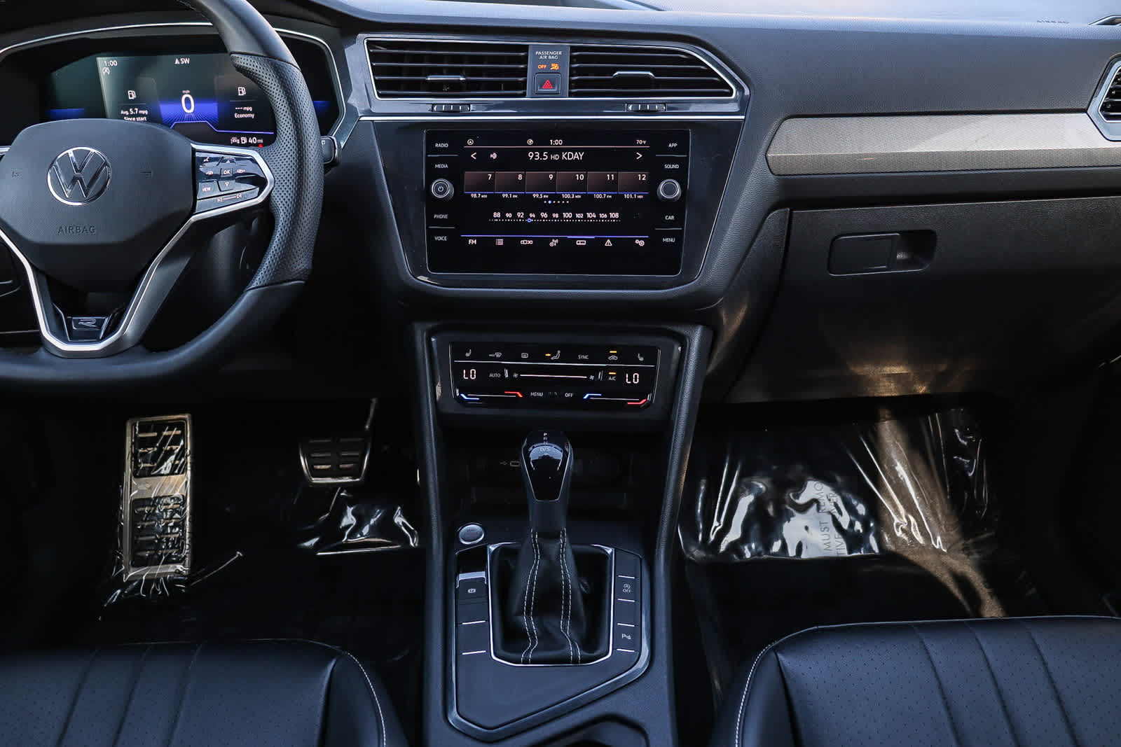 Thumbnail: 2022 Volkswagen Tiguan - 13