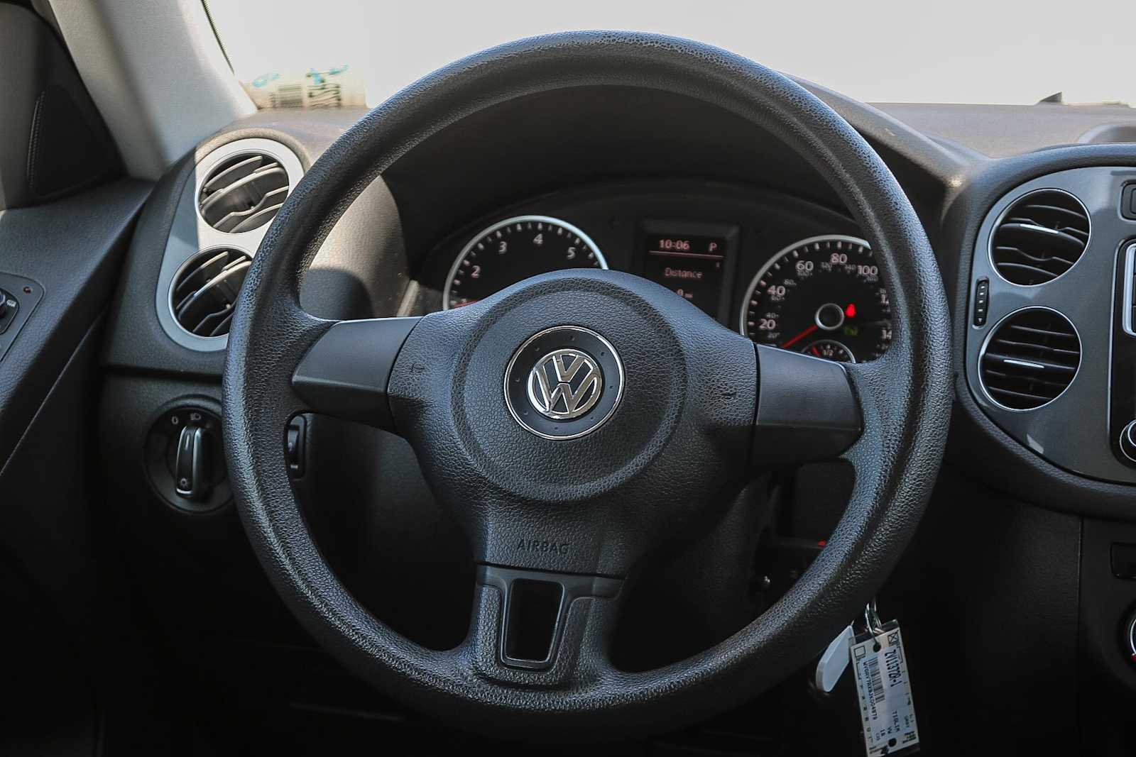 Thumbnail: 2018 Volkswagen Tiguan - 15
