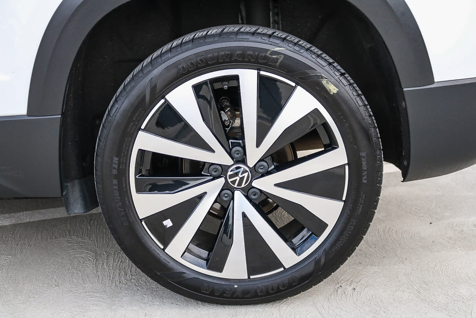 Thumbnail: 2023 Volkswagen Taos - 10