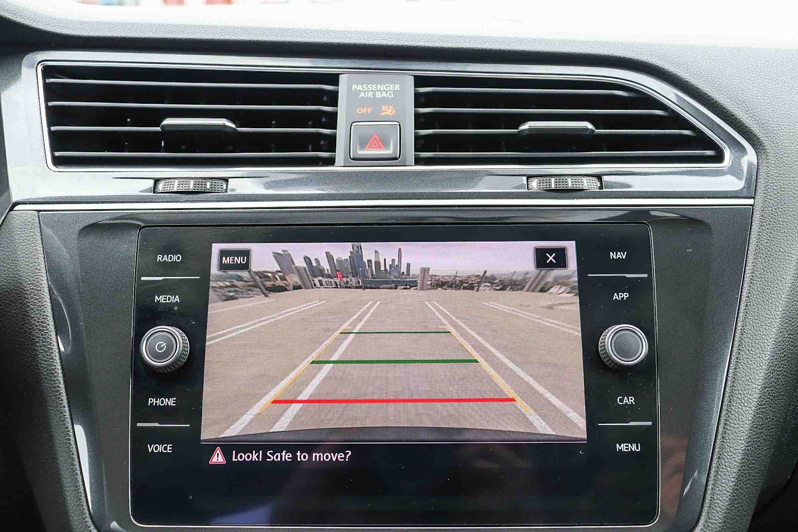 Thumbnail: 2018 Volkswagen Tiguan - 27
