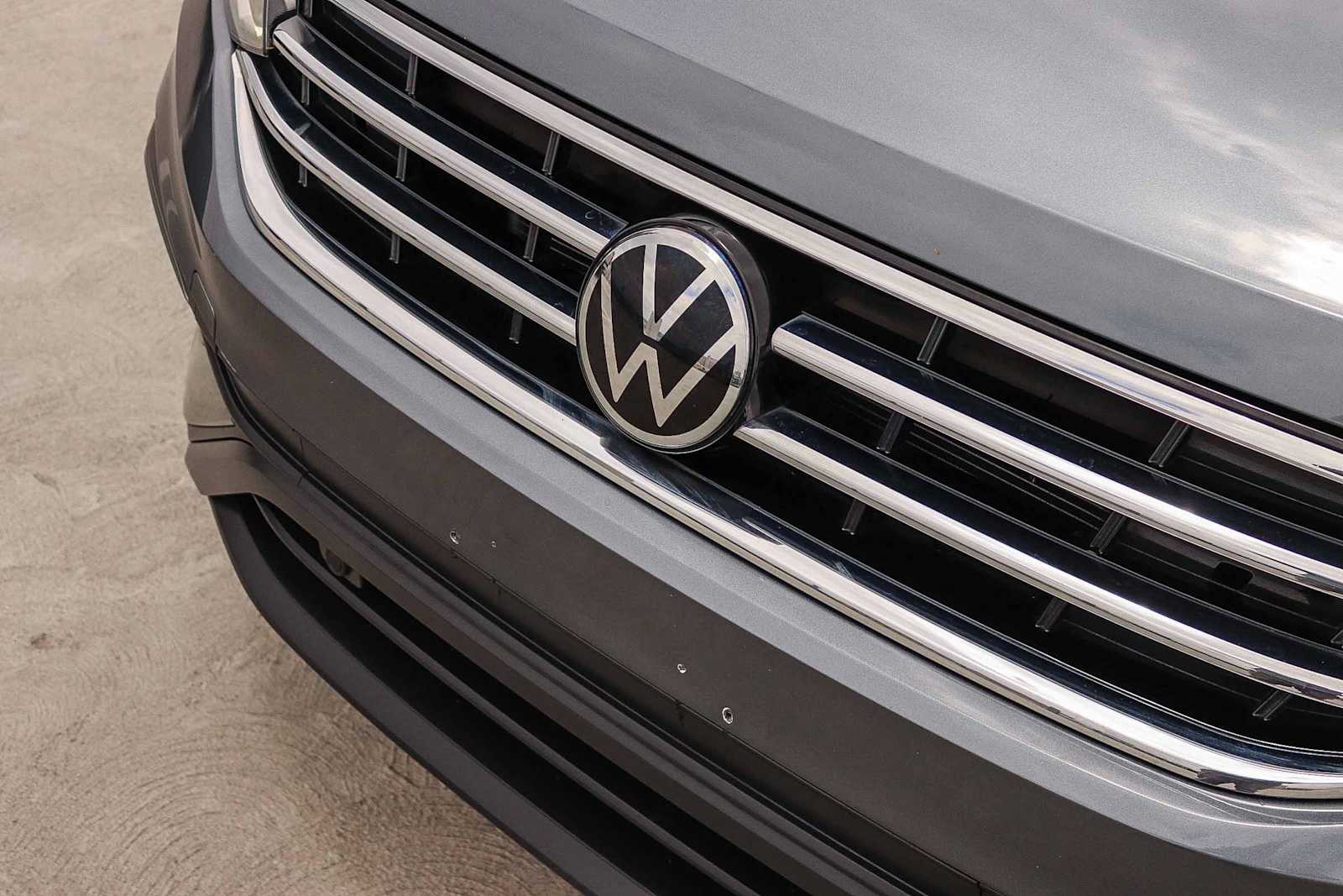 Thumbnail: 2022 Volkswagen Tiguan - 8