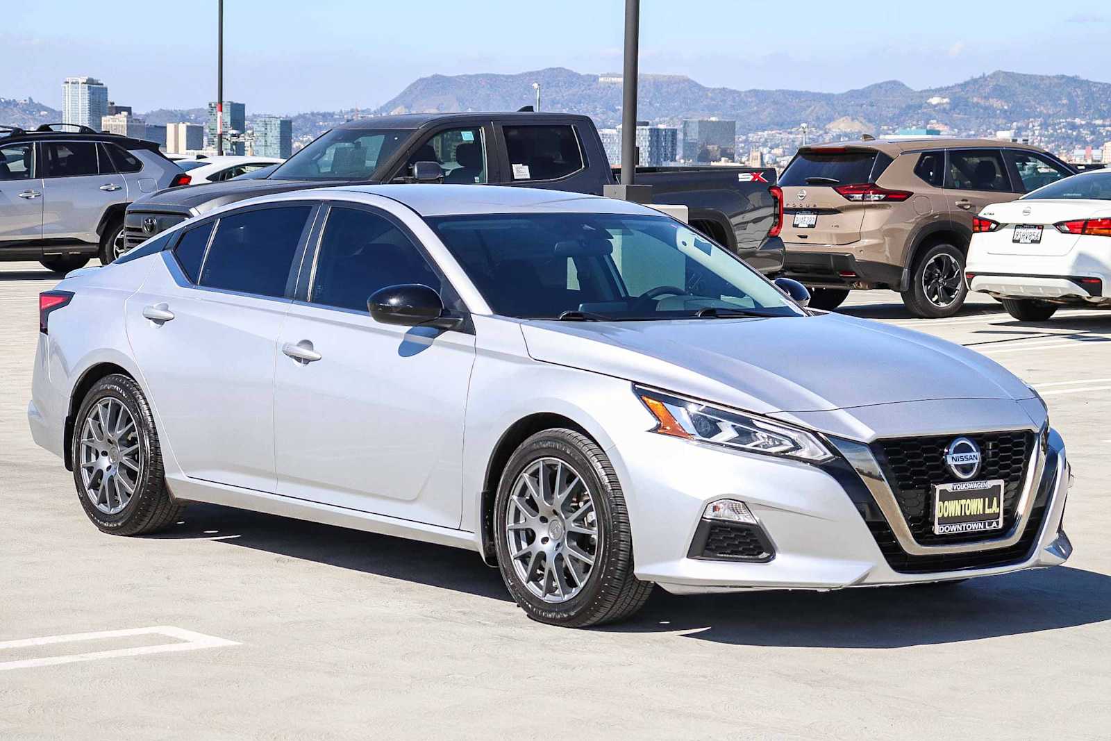 Thumbnail: 2020 Nissan Altima - 3