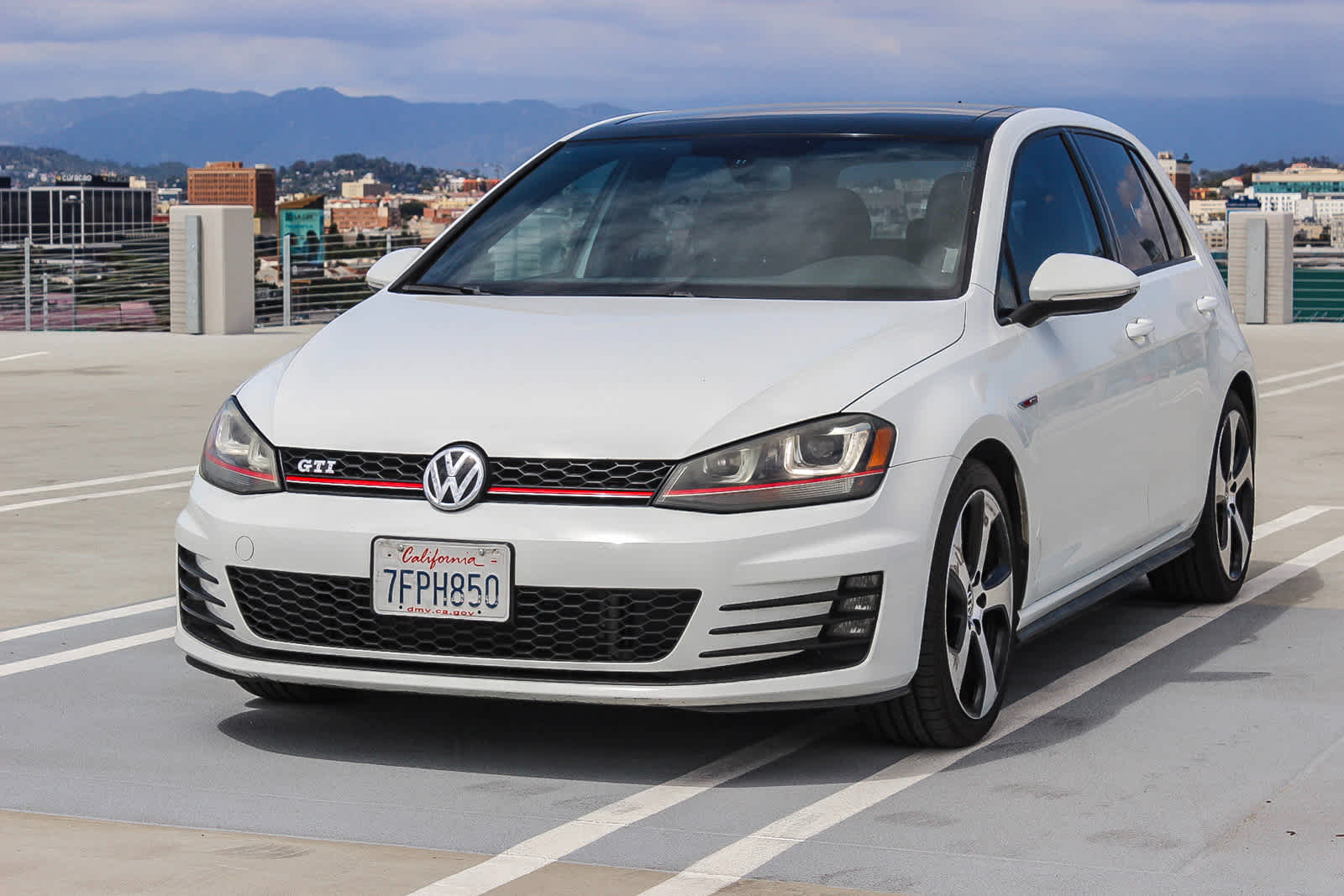 2015 Volkswagen Golf Autobahn Hero Image