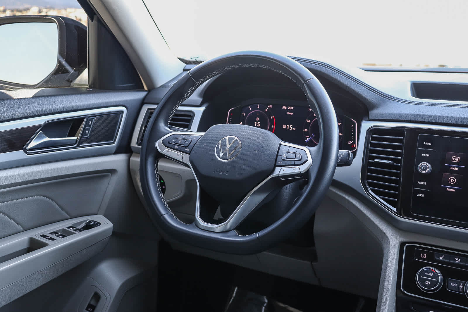 Thumbnail: 2022 Volkswagen Atlas - 16