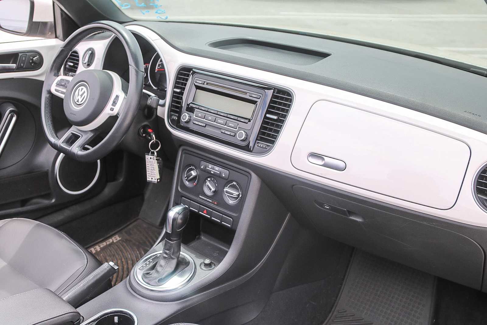 Thumbnail: 2014 Volkswagen Beetle - 20