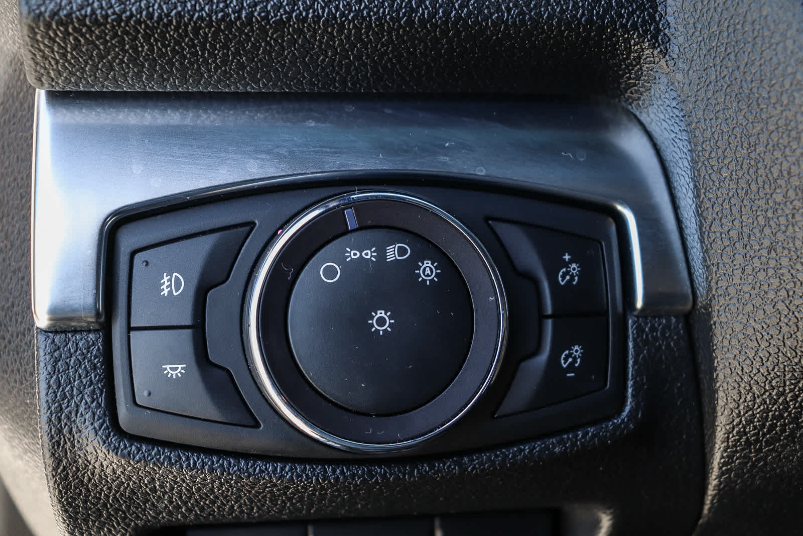 Thumbnail: 2019 Ford Explorer - 25