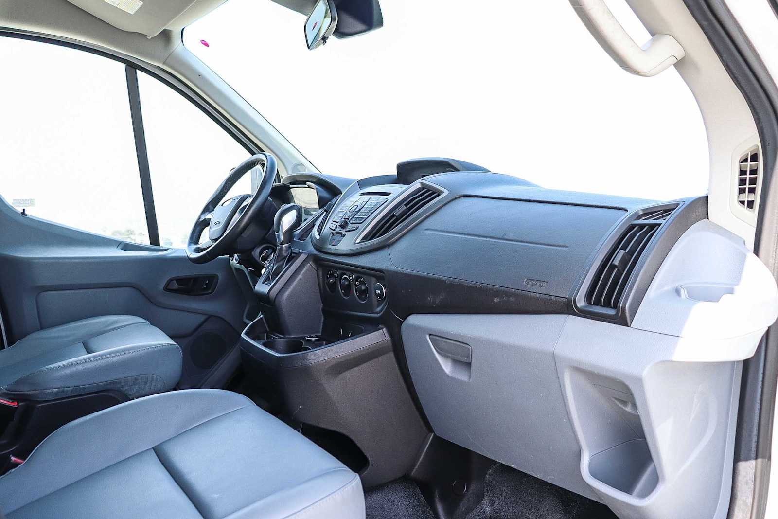 Thumbnail: 2015 Ford Transit Series - 12