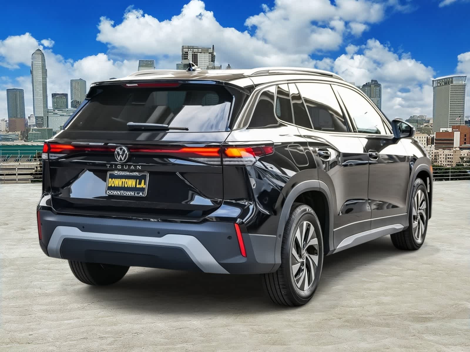 Thumbnail: 2026 Volkswagen Tiguan - 4