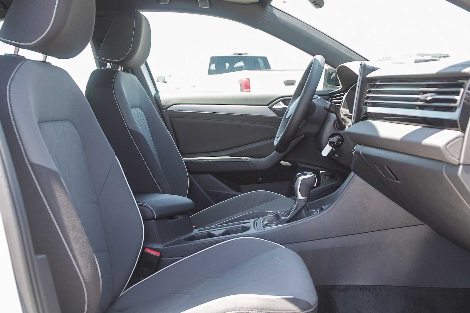 Thumbnail: 2025 Volkswagen Jetta - 17