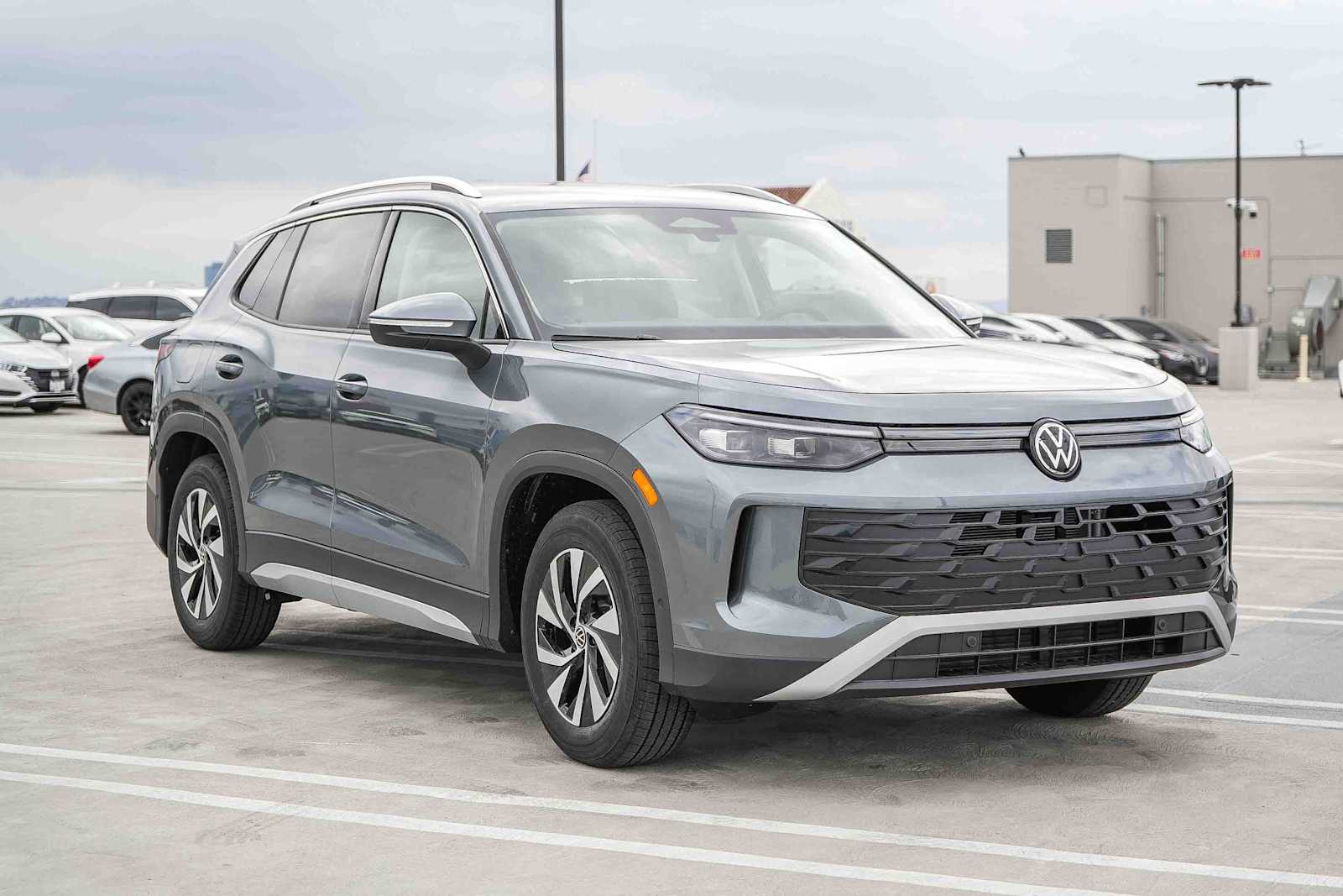Thumbnail: 2026 Volkswagen Tiguan - 3