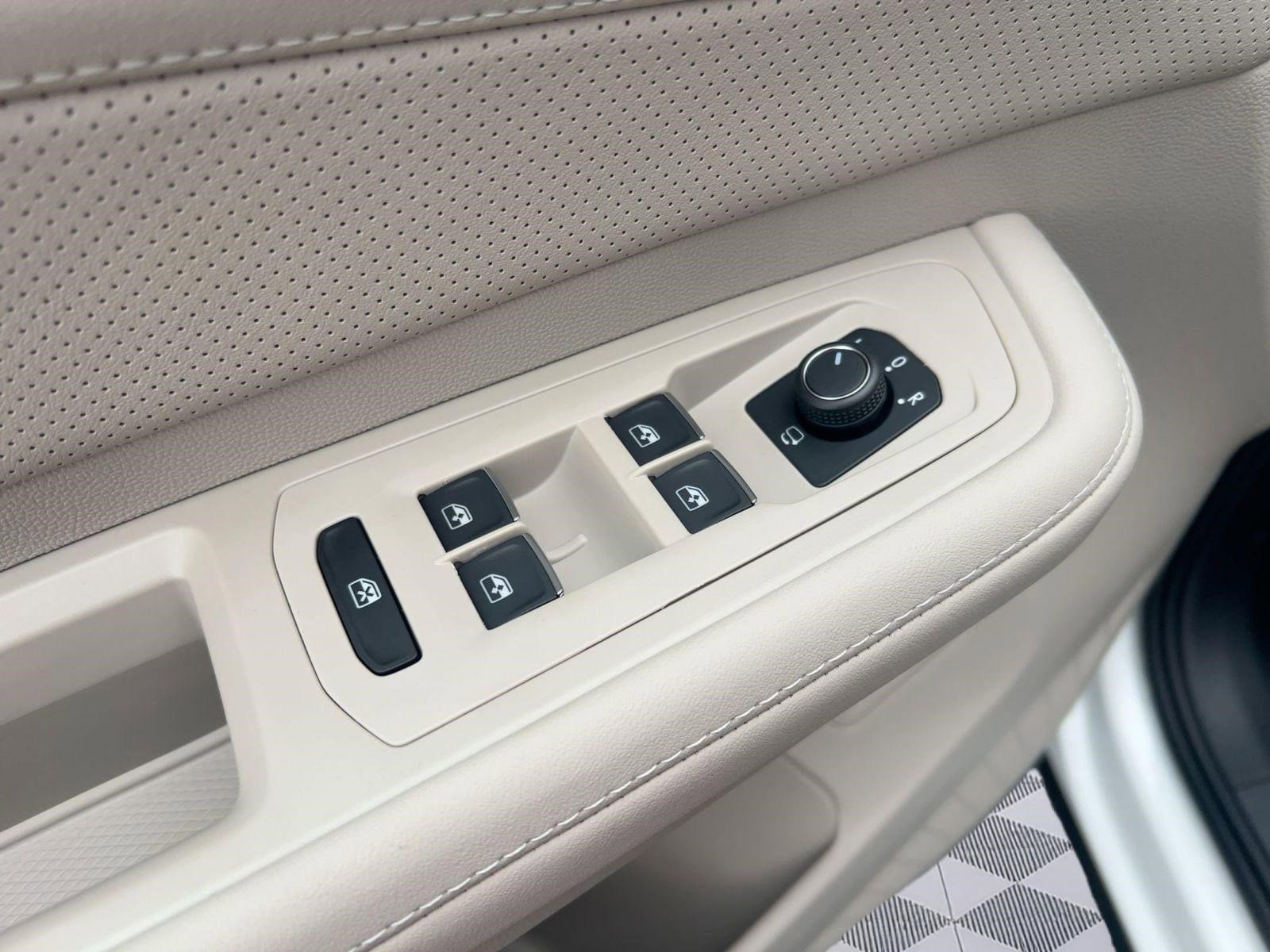 2026 Volkswagen Atlas SEL Premium R-Line - Photo 21